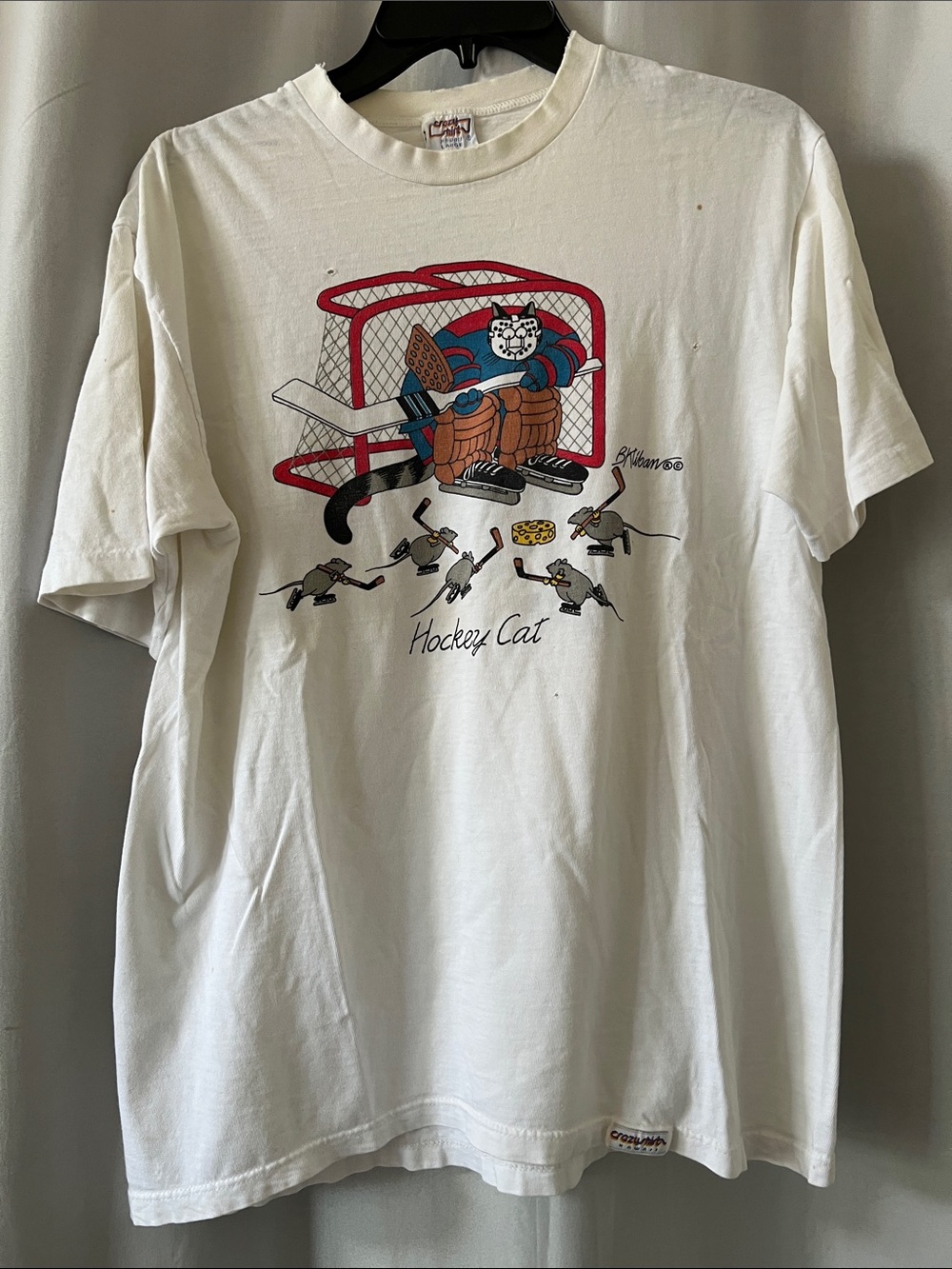 Crazy Shirts White Hockey Cat Graphic Tee Size Large